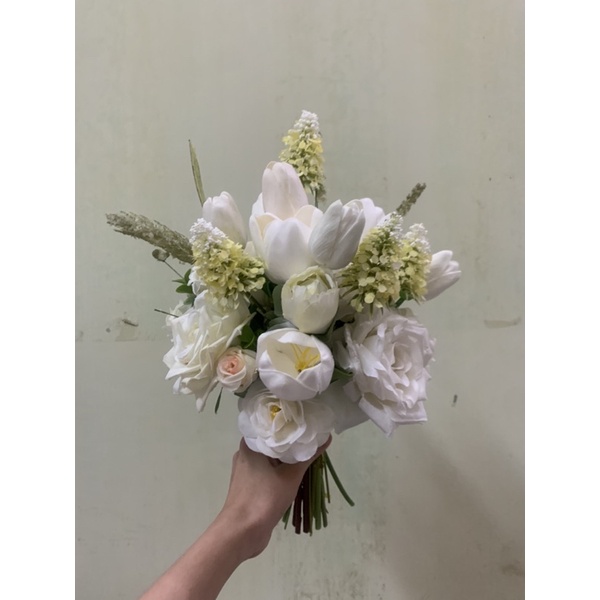 hoa cầm tay cô dâu
