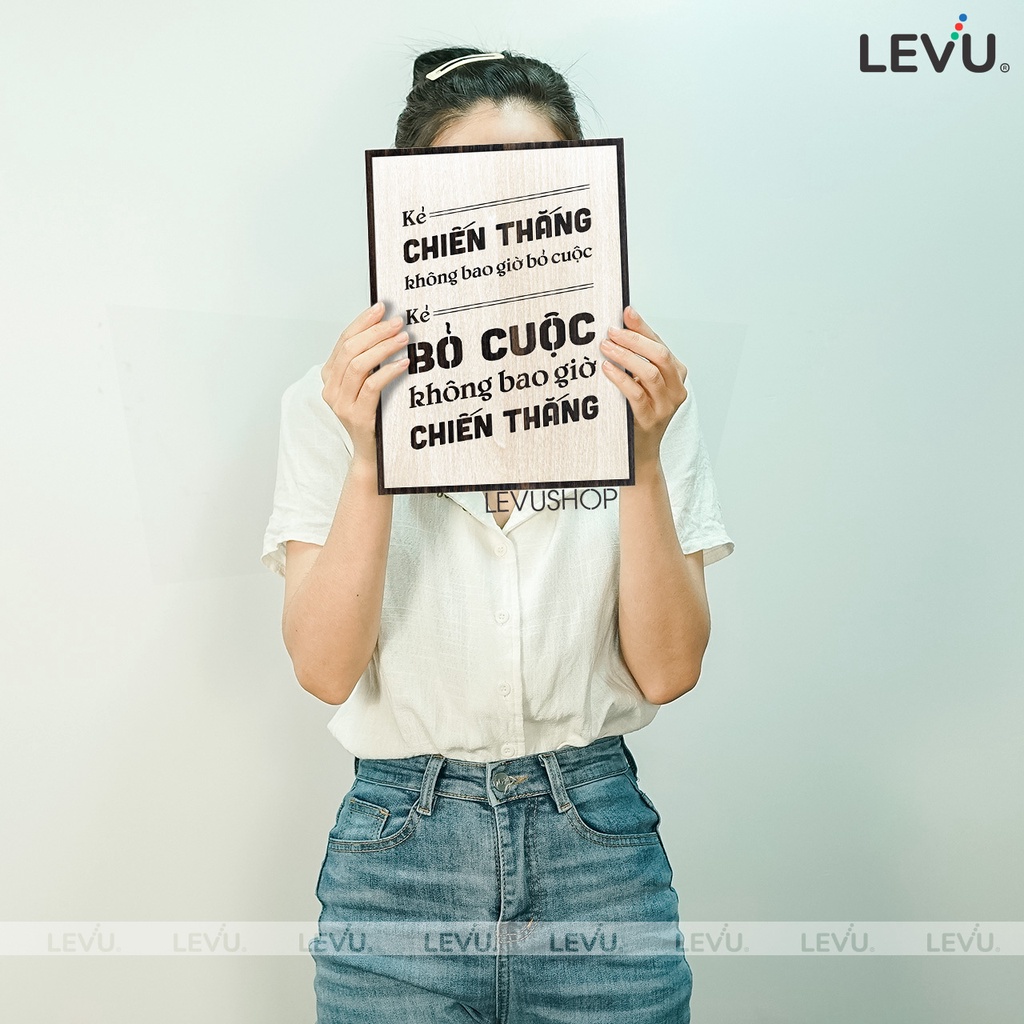 Tranh treo tường handmade LEVU102: Kẻ chiến thắng không bao giờ bỏ cuộc, kẻ bỏ cuộc không bao giờ chiến thắng