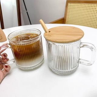 Cốc nước thủy tinh CHâu Âu có quai cầm nắp gỗ rất trang nhã