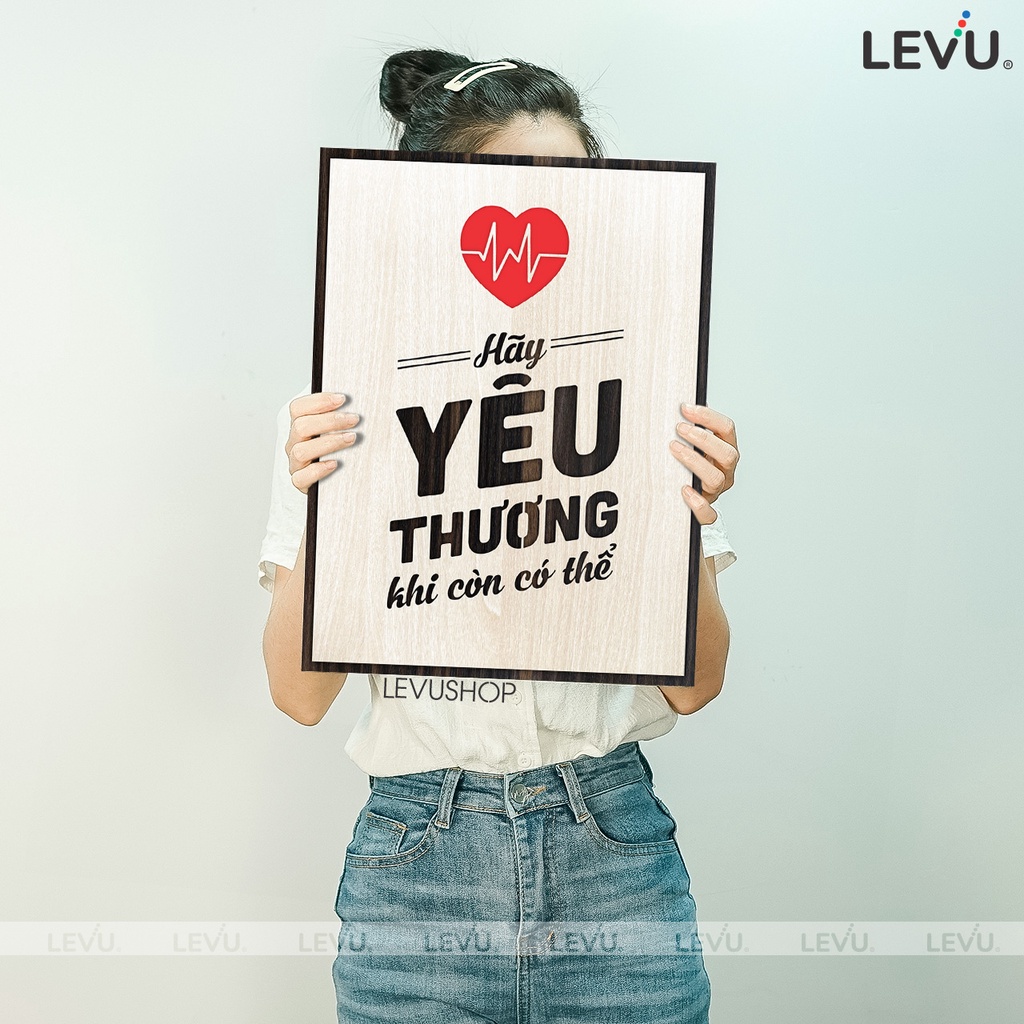 Tranh Câu Nói Hay Về Cuộc Sống LEVU091: Hãy yêu thương khi còn có thể