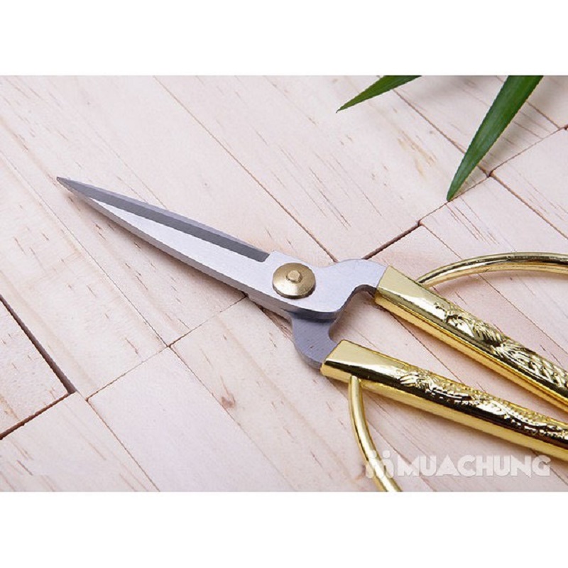 Kéo vàng sắc bén siêu bền. Kéo cắt gà đa năng khắc hình rồng phụng tinh xảo độc đáo. Kéo nhà bếp bén Chất liệu thép