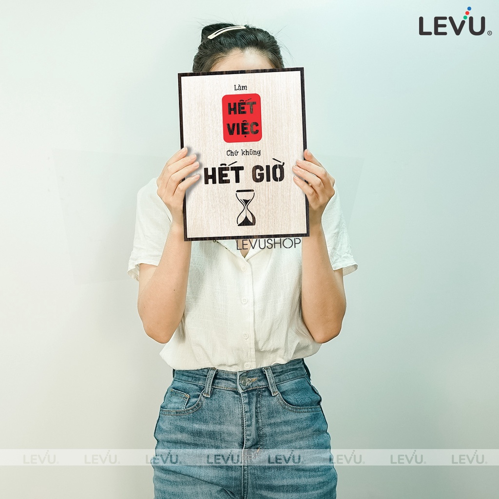 Tranh treo tường gỗ LEVU119: Làm hết việc chứ không hết giờ