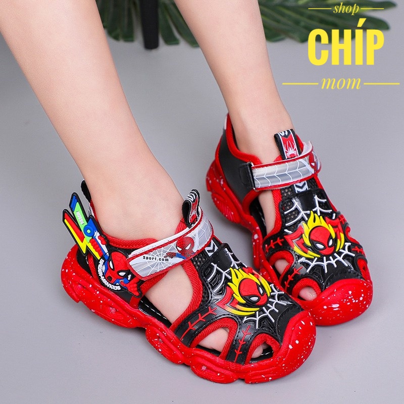 (thanh lý lỗi đèn ) sandal bé trai dép rọ lưới bảo vệ chân siêu nhân người nhận có đèn led đỏ xanh QCCC full hộp C825