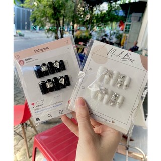 Nail box màu trắng sang chảnh hót trend