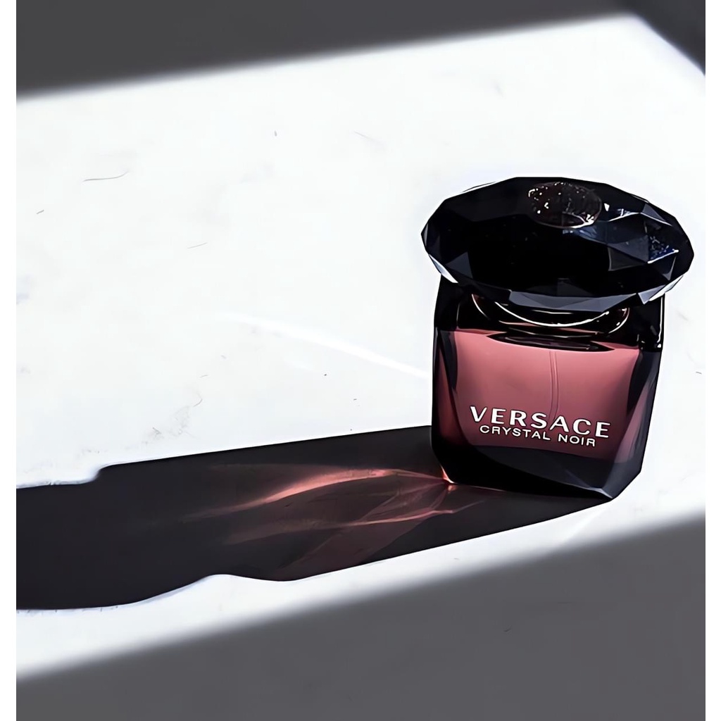 Nước hoa nữ Versace Crystal Noir Eau De Toilette