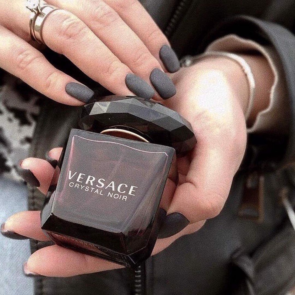 Nước hoa nữ Versace Crystal Noir Eau De Toilette