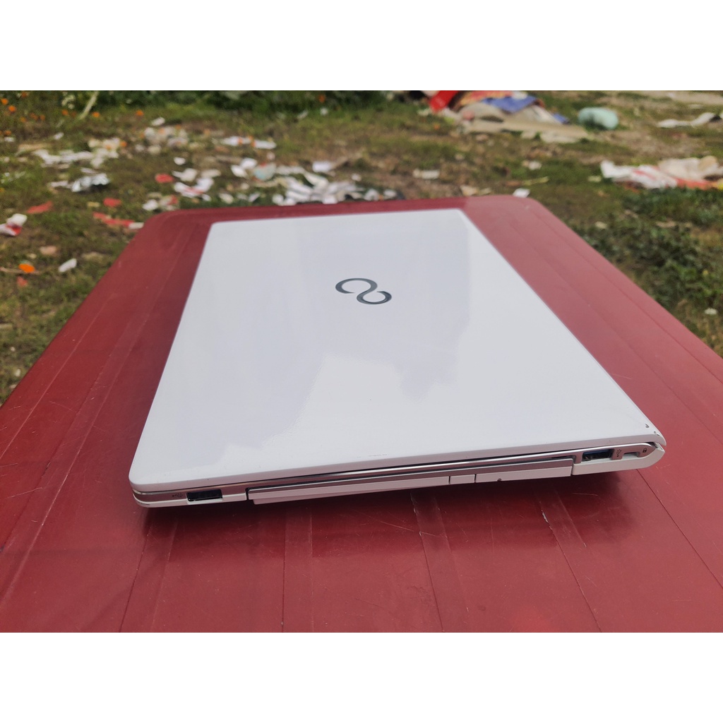 Fujitsu LIFEBOOK SH75/B1 /Core i5-7200U/RAM 8GB/ SSD 256GB/ 13,3