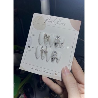 Nail box màu trắng sang chảnh hót trend