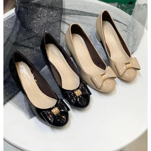 Giày cao gót nữ 3 phân mũi tròn gót vuông chất liệu xi bóng phối nơ sắt thời trang _A893NS2022