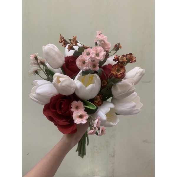 hoa cầm tay cô dâu