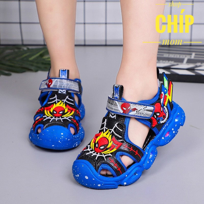 (thanh lý lỗi đèn ) sandal bé trai dép rọ lưới bảo vệ chân siêu nhân người nhận có đèn led đỏ xanh QCCC full hộp C825
