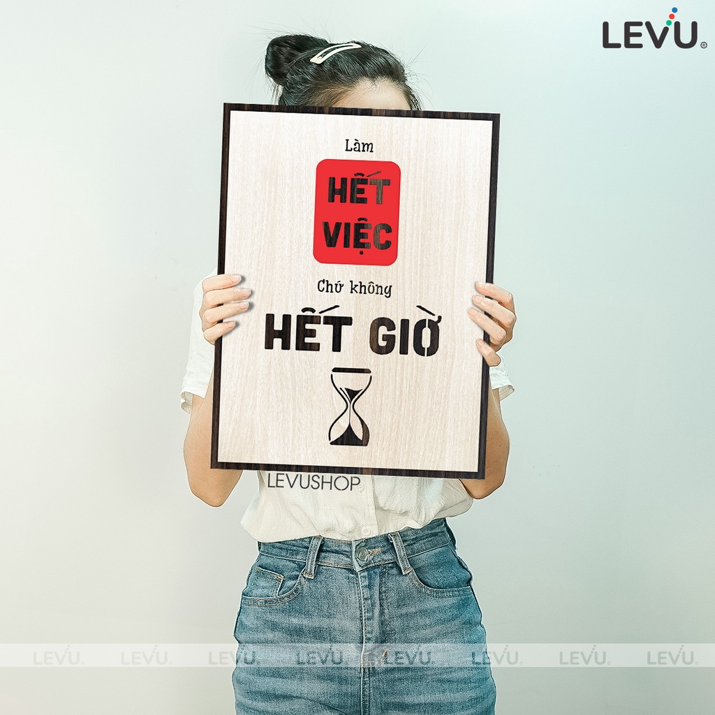 Tranh treo tường gỗ LEVU119: Làm hết việc chứ không hết giờ