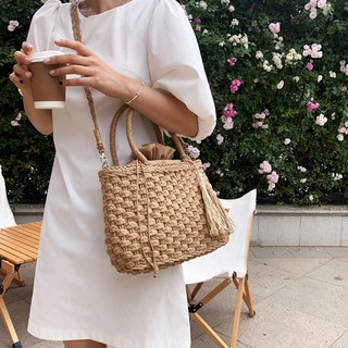 Túi cói Vintage đáy bầu hình thang - phụ kiện tua rua hạt ngọc- cầm tay và đeo chéo