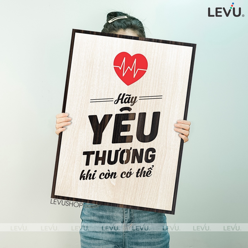 Tranh Câu Nói Hay Về Cuộc Sống LEVU091: Hãy yêu thương khi còn có thể