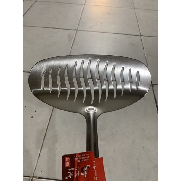 Xẻng Chiên Cá Nguyên Con Chất Liệu Inox 304 Không Hít Cán Bọc Gỗ