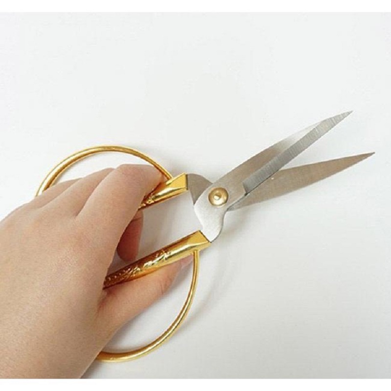Kéo vàng sắc bén siêu bền. Kéo cắt gà đa năng khắc hình rồng phụng tinh xảo độc đáo. Kéo nhà bếp bén Chất liệu thép