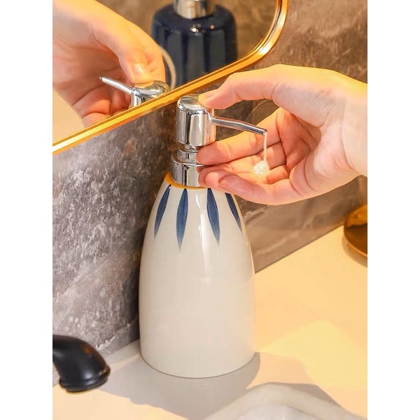 (Có sẵn ) Bình | chai | lọ sứ 440 ml đựng dầu gội , nước rửa tay , sữa tắm hoạ tiết độc lạ đẹp mắt | BigBuy360 - bigbuy360.vn
