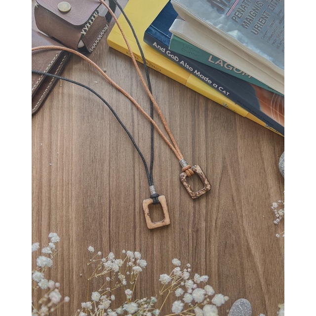 Vòng cổ Ho - dây chuyền khoen gỗ vuông mix charm vintage