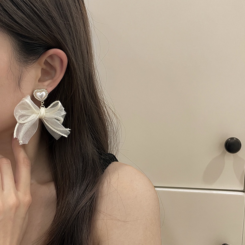 Bông tai hoa nhỏ xuân hè, bông tai phóng đại và cá tính