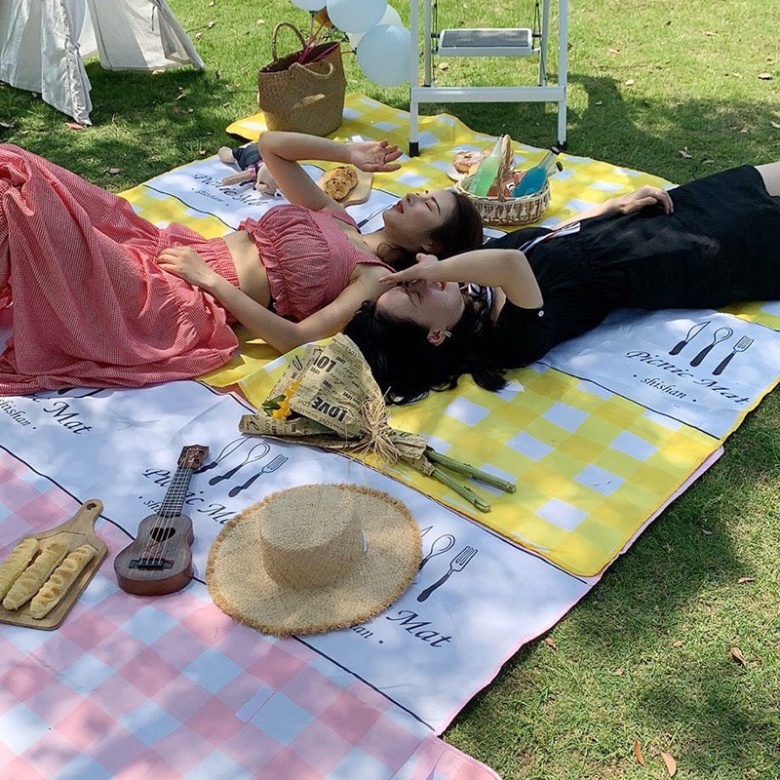Thảm dã ngoại, thảm picnic 200cmx200cm, thích hợp đi du lịch, đi phượt chụp ảnh, bạt trải cắm trại gấp gọn