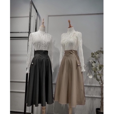 Áo croptop cổ vuông cùng chân váy xoè dáng dài