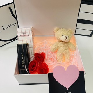 (20*15*7,5cm) Hộp Quà Tặng Người Yêu, Hộp Quà Tặng Valentine, Kèm Son, Nước Hoa, Túi Giấy, Đèn Led, Giấy Rơm, Thiệp