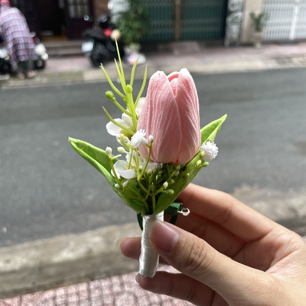 Hoa cài áo chú rể tulip hồng mix baby | Shopee Việt Nam