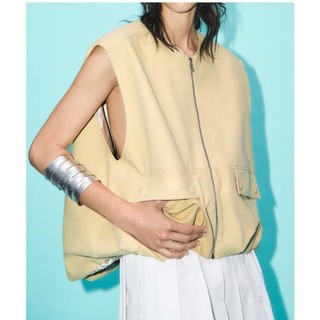 Áo  gile hộp Zara made in Morocco màu be vàng
