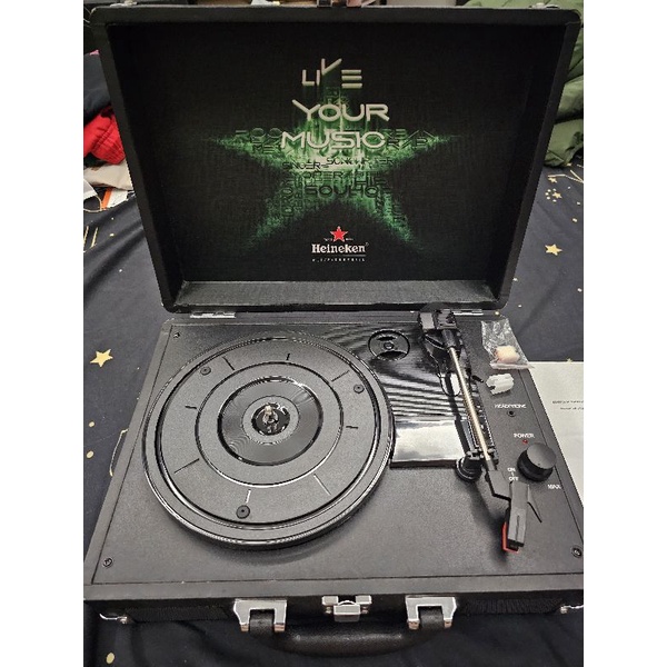 Máy nghe nhạc đĩa than Heineken Briefcase Turntable JW CS04 (tặng kèm