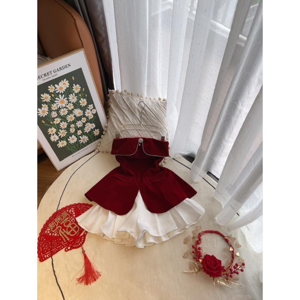 SET ÁO ỐNG NHUNG ĐỎ VIỀN CƯỜM ĐÍNH ĐÁ HOA PEPLUM + CHÂN VÁY XỐP TRẮNG XẾP LY