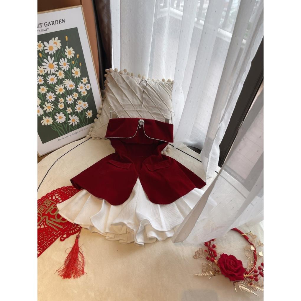 SET ÁO ỐNG NHUNG ĐỎ VIỀN CƯỜM ĐÍNH ĐÁ HOA PEPLUM + CHÂN VÁY XỐP TRẮNG XẾP LY