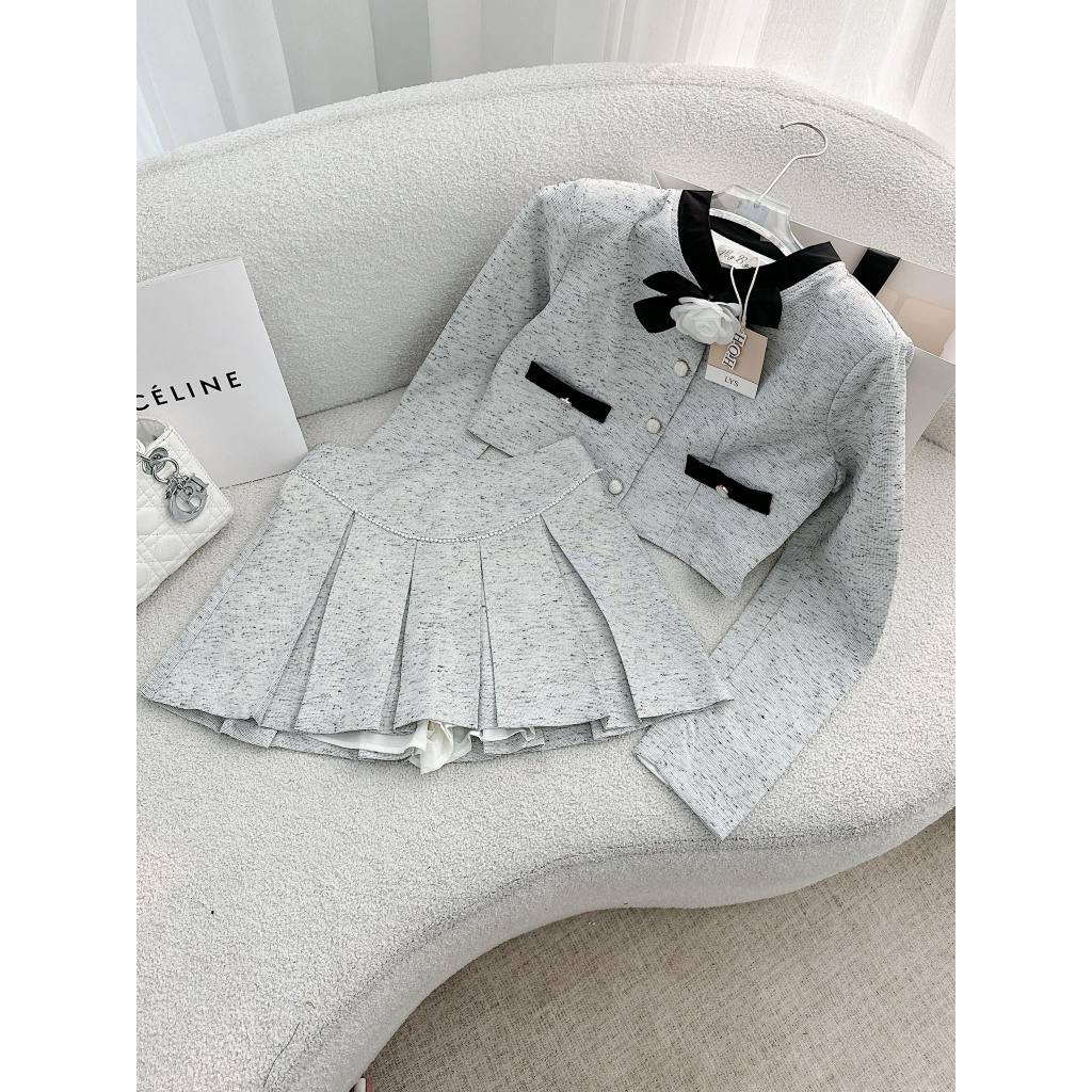 SET ÁO DẠ XÁM VIỀN CỔ ĐEN TAG HOA + CHÂN VÁY VIỀN REN HẠT XẾP LY