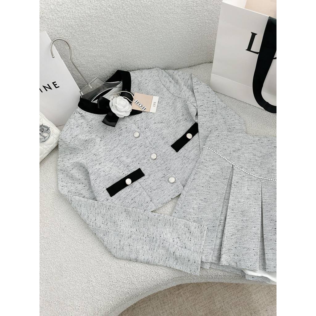 SET ÁO DẠ XÁM VIỀN CỔ ĐEN TAG HOA + CHÂN VÁY VIỀN REN HẠT XẾP LY