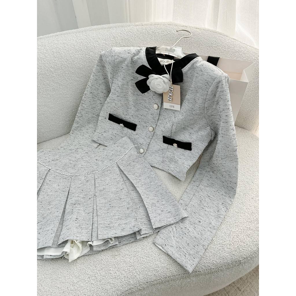 SET ÁO DẠ XÁM VIỀN CỔ ĐEN TAG HOA + CHÂN VÁY VIỀN REN HẠT XẾP LY
