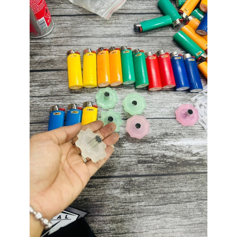 Bông Vặn, dụng cụ mở bơm ga quẹt Bic cổ xưa