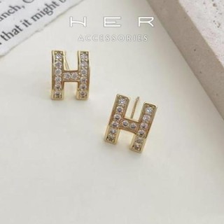 Khuyên tai nữ chuôi bạc 925 chữ H mạ vàng Her Accessories Bông tai đính đá phụ kiện sang chảnh BT174