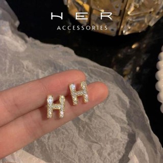 Khuyên tai nữ chuôi bạc 925 chữ H mạ vàng Her Accessories Bông tai đính đá phụ kiện sang chảnh BT174