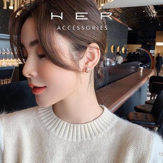 Khuyên tai nữ kiểu dáng chữ C đính đá zircon phối ngọc trai nhân tạo Her Accessories phụ kiện đẹp - BT108