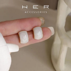Khuyên tai titan nữ kiểu dáng thanh lịch Her Accessories bông tai lạ mắt phụ kiện trang sức lady cao cấp - BT78