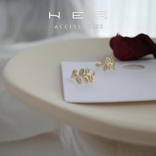 Một chiếc khuyên tai nữ dáng chiếc lá mạ vàng 18K đính đá Her Accessories phụ kiện cá tính - BT72