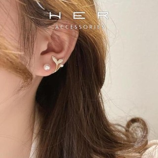 Khuyên tai titan nữ kiểu dáng đuôi cá đính ngọc trai nhân tạo Her Accessories phụ kiện nữ - BT60