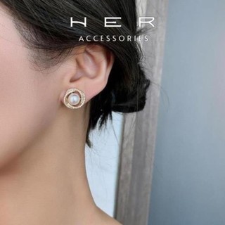 Khuyên tai titan nữ vòng xoắn đính ngọc trai nhân tạo Her Accessories phụ kiện nữ sang trọng- BT38