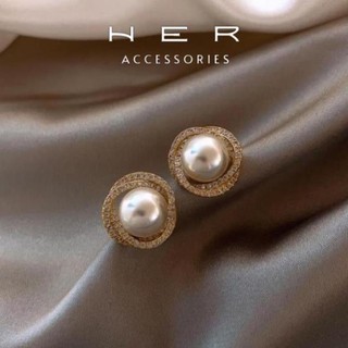 Khuyên tai titan nữ vòng xoắn đính ngọc trai nhân tạo Her Accessories phụ kiện nữ sang trọng- BT38