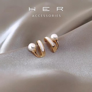 Khuyên tai titan nữ dáng chữ C phối ngọc trai nhân tạo Her Accessories phụ kiện nữ thanh lịch - BT33