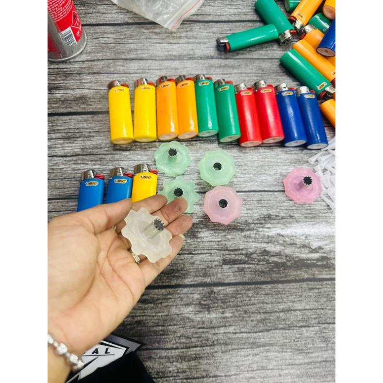 Bông vặn  dùng để vặn mở Bơm ga Quẹt Bic xưa