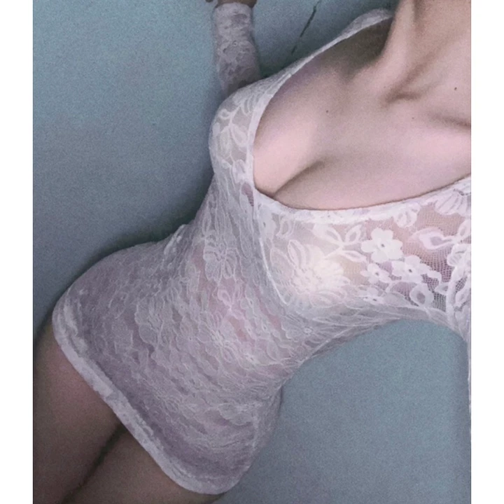 Váy Ren Dài Tay Trễ Ngực, Một Lớp XuyênThấu, Váy Ôm Body Sexy, Quyến Rũ, Gợi Cảm, Áo Ren Dài Tay Khoét Ngực