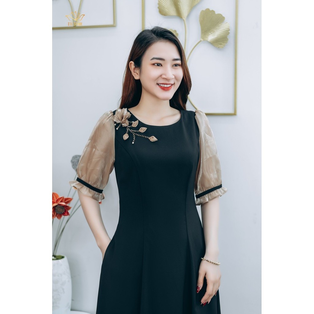 Ảnh Đầm xoè trung niên Cổ tròn kết hoa tay lỡ màu Đen TTV Store thời trang nữ TTV1253 2