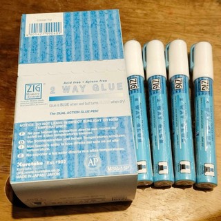 ZIG KURETAKE - Bút keo dán Glue Pen ngòi nhỏ / ngòi bản - Squeeze and Roll Ball Tip và Chisel Tip ♥ GĐG