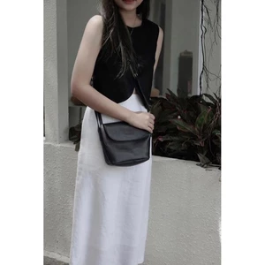 Set linen áo sát nách cổ tròn gài nút dáng croptop form rộng + chân váy trắng dài
