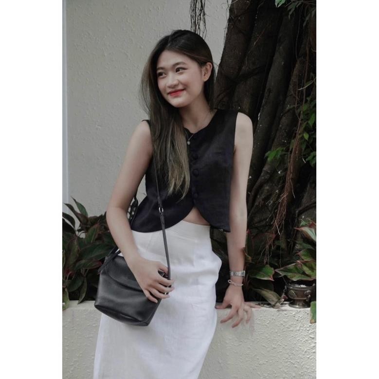 Set linen áo sát nách cổ tròn gài nút dáng croptop form rộng + chân váy trắng dài